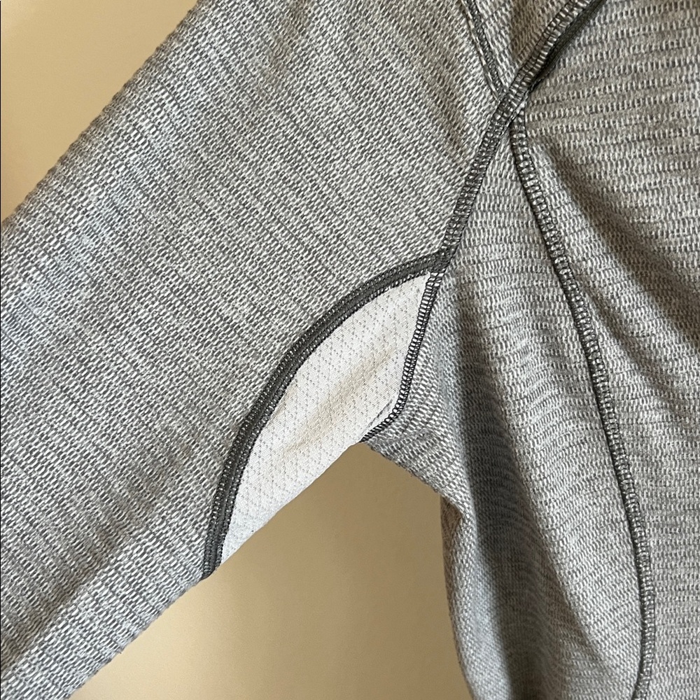 Lululemon stretch long sleeve, size 8 - Picture 4 of 7